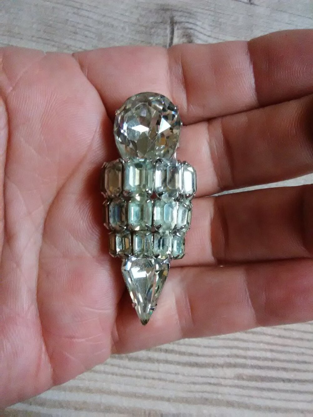 Vintage fur clip - signed with a script E - rhinestones - Eisenberg